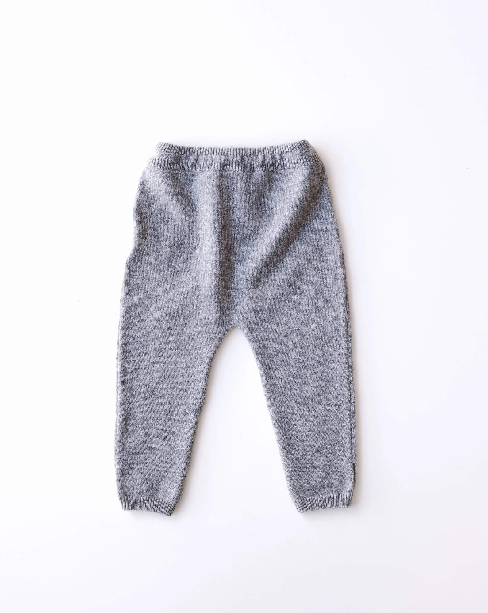 Baby cashmere pants in heather grey, back view.
