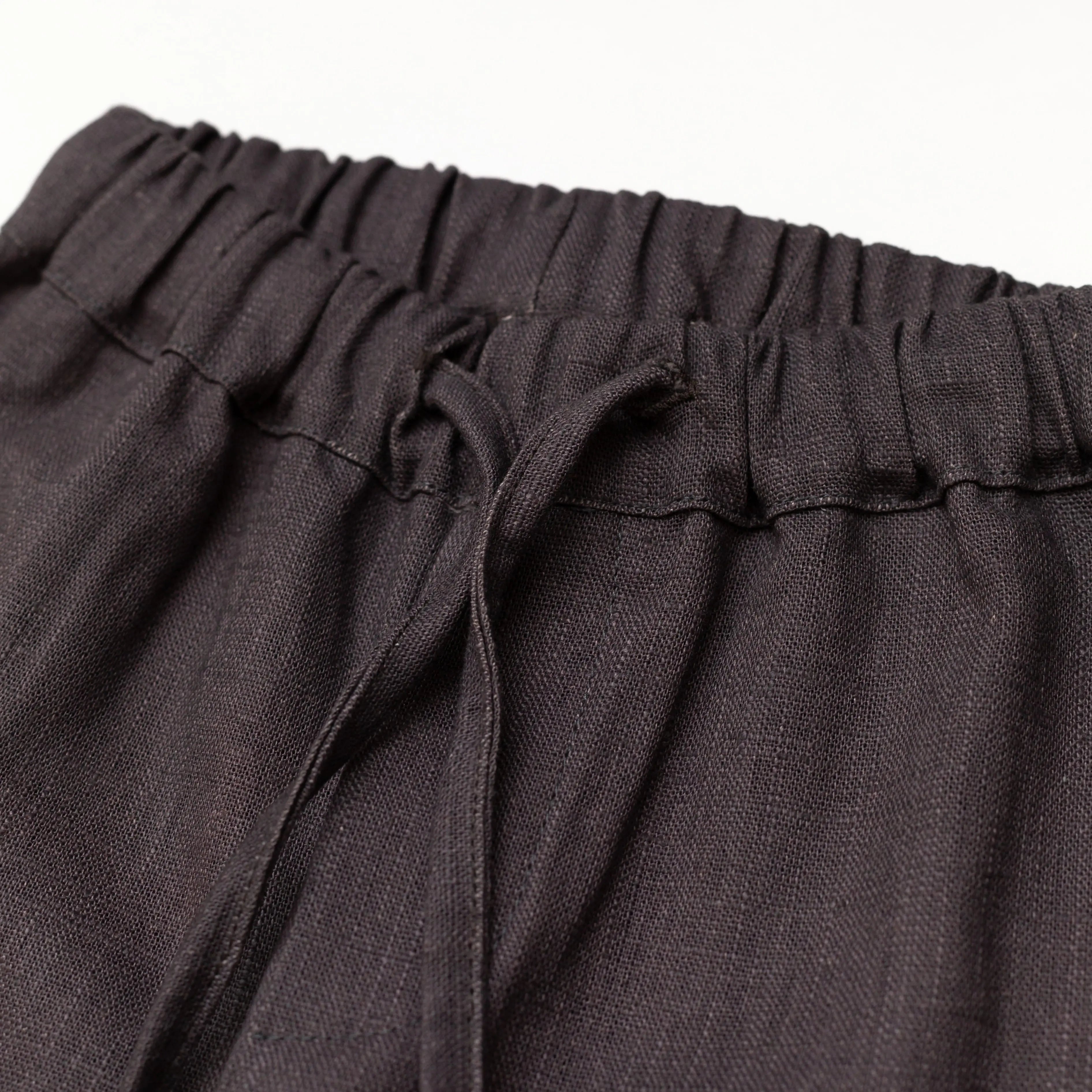 Lange Leinenhose Braun - Detailaufnahme Bund