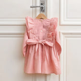 Leinenkleid in Rosa, Rückansicht mit Bindeband und Knopfleiste 