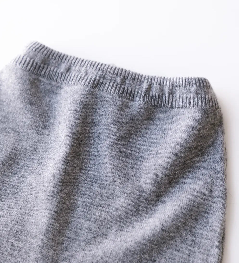Close-up of waistband on heather grey baby cashmere pants.