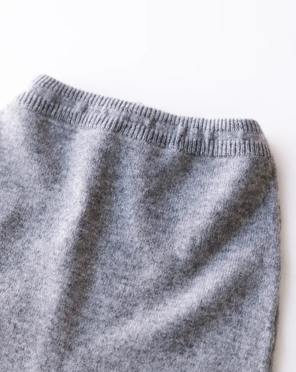 Close-up of waistband on heather grey baby cashmere pants.